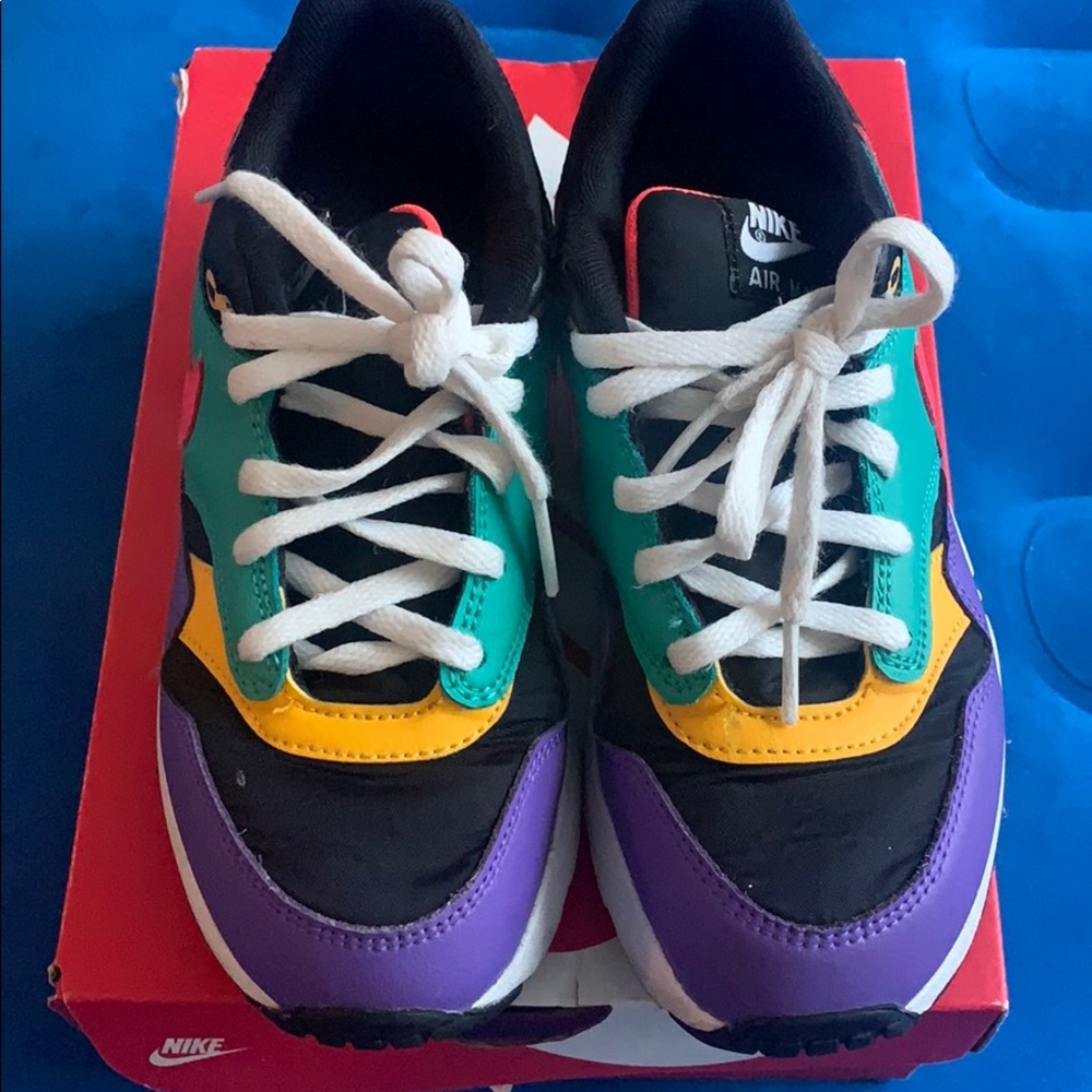 Kids Nike AirMax 1 shoes